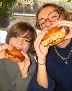 Profitez de burgers bios et savoureux dans notre restaurant convivial pour les familles.