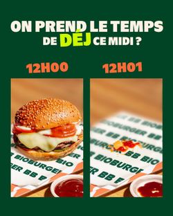 Délicieux burger avec fromage et sauce, servie avec ketchup, présenté sur une nappe de restaurant bio.