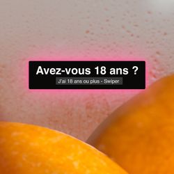 Question sur l'âge avec des éléments de décor autour de burgers et de boissons.