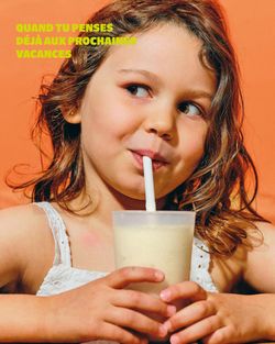 Enfant buvant un smoothie dans un restaurant burger bio kids friendly à Toulouse Carmes.