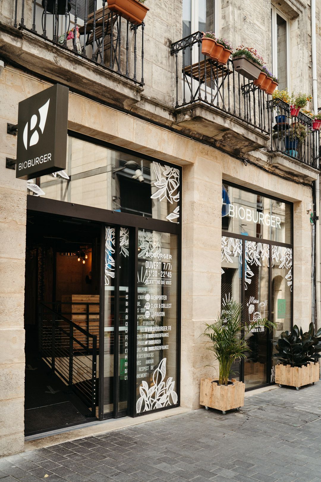 Restaurant Bioburger à Bordeaux Gambetta, spécialisé dans des burgers bio, vegan et végétariens.
