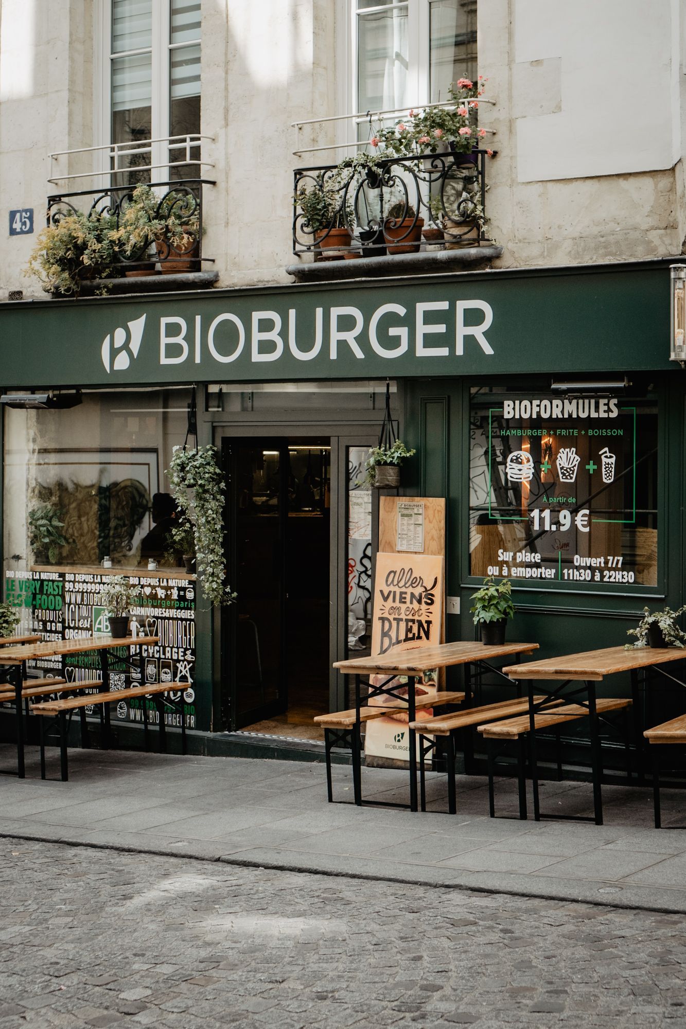 Restaurant Bioburger Montorgueil, proposant des burgers bio, vegan et végétariens.