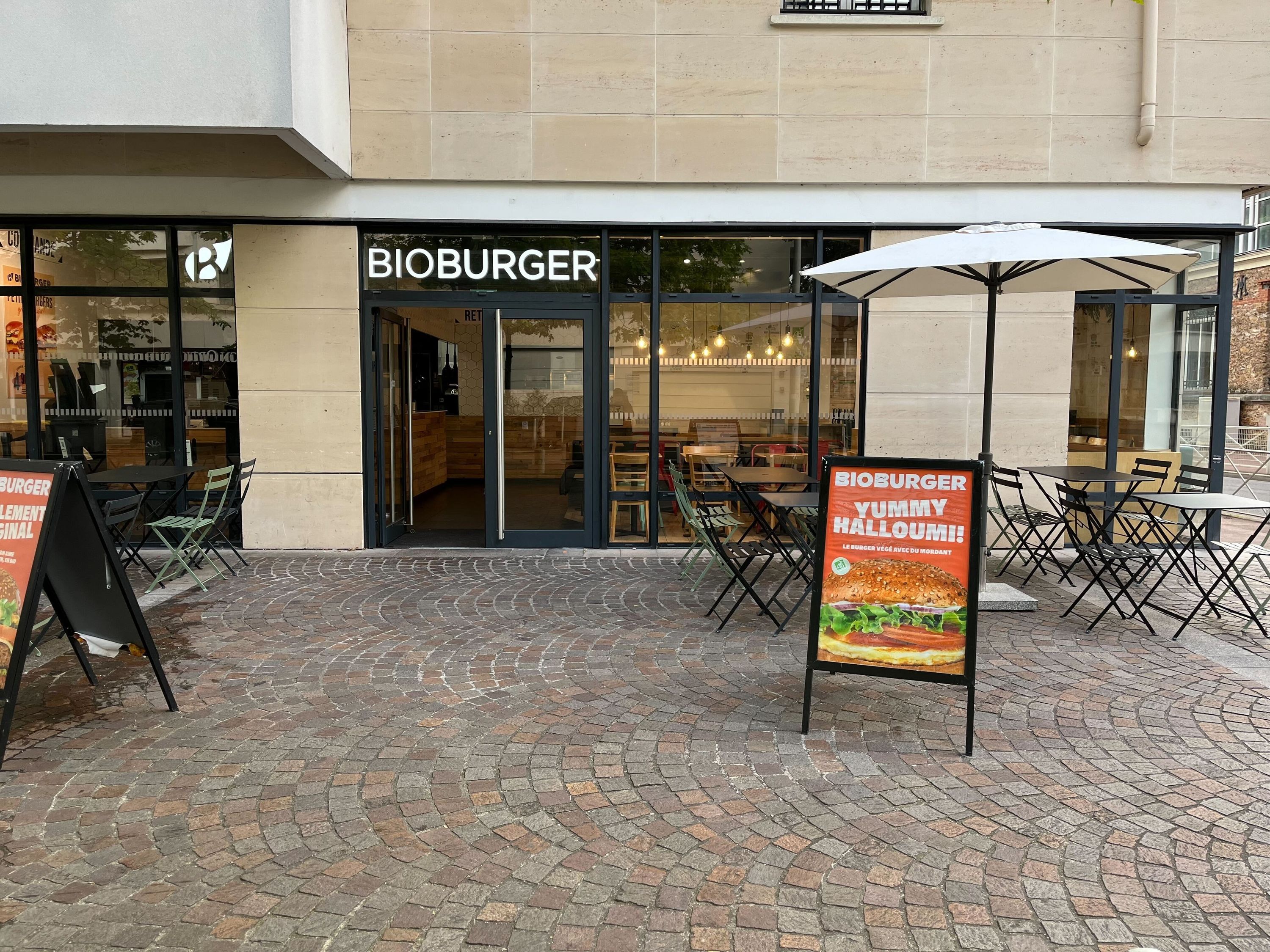 Restaurant Bioburger à Issy-Val-de-Seine, offrant des burgers bio, options vegan et végétariennes.