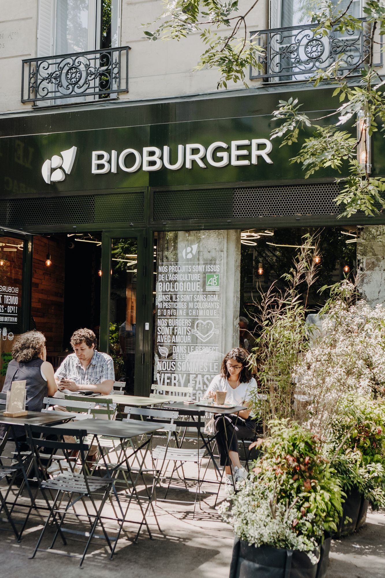 Restaurant Bioburger Gobelins, spécialisé en burgers bio, végétariens et véganes.